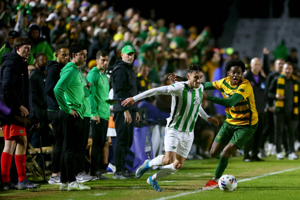 艾顿在内线 艾顿在内线